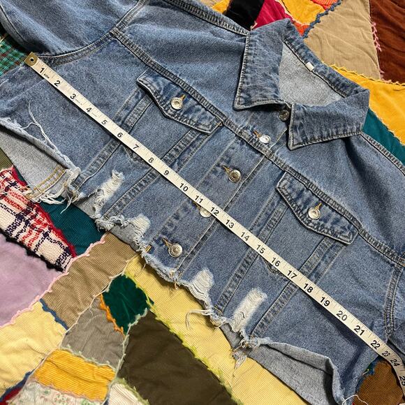 Levi’s Women’s Cropped Cut Off Denim Trucker Jacket Medium - Picture 5 of 6